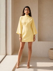 Rochie mini Galben Deschis din crep elastic, tip kimono, cu guler inalt si maneci evazate