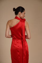 Rochie Rosie midi eleganta din satin pe umar, cu detaliu floral si croiala midi