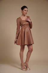 Rochie mini eleganta din tafta fixa gloss Bronz, cu croi tip A, decolteu patrat si maneci lungi