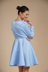 Rochie mini eleganta din tafta fixa gloss Baby Blue, cu croi tip A, decolteu patrat si maneci lungi