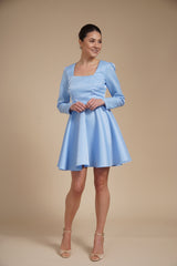 Rochie mini eleganta din tafta fixa gloss Baby Blue, cu croi tip A, decolteu patrat si maneci lungi
