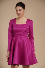 Rochie mini eleganta din tafta fixa gloss Fucsia, cu croi tip A, decolteu patrat si maneci lungi