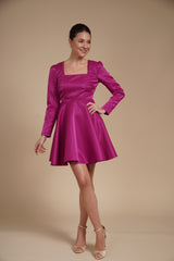 Rochie mini eleganta din tafta fixa gloss Fucsia, cu croi tip A, decolteu patrat si maneci lungi