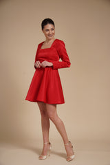 Rochie mini Rosie eleganta din tafta fixa gloss , cu croi tip A, decolteu patrat si maneci lungi