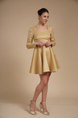 Rochie mini eleganta din tafta fixa gloss Aurie, cu croi tip A, decolteu patrat si maneci lungi