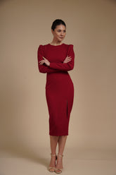 Rochie eleganta midi conica din crep elastic Bordeaux, cu maneci lungi si crapatura