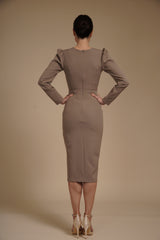 Rochie eleganta midi conica din crep elastic Greige, cu maneci lungi si crapatura