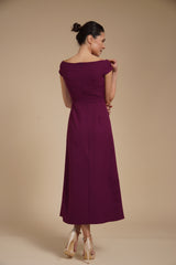 Rochie elegantă midi A-line din crep elastic Burgundy cu decolteu bardot