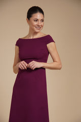Rochie elegantă midi A-line din crep elastic Burgundy cu decolteu bardot