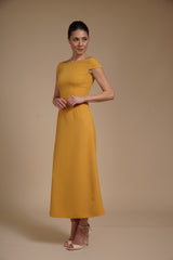 Rochie elegantă midi A-line din crep elastic Mustar cu decolteu bardot