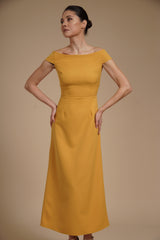 Rochie elegantă midi A-line din crep elastic Mustar cu decolteu bardot