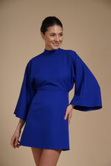 Rochie mini Albastru Regal din crep elastic, tip kimono, cu guler inalt si maneci evazate