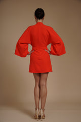 Rochie mini Corai din crep elastic, tip kimono, cu guler inalt si maneci evazate