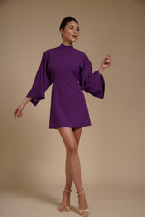 Rochie mini Violet din crep elastic, tip kimono, cu guler inalt si maneci evazate