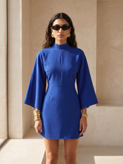 Rochie mini Albastru Regal din crep elastic, tip kimono, cu guler inalt si maneci evazate