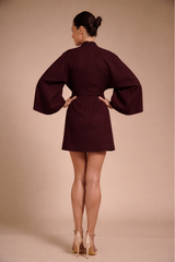 Rochie mini Pruna pudrata din crep elastic, tip kimono, cu guler inalt si maneci evazate