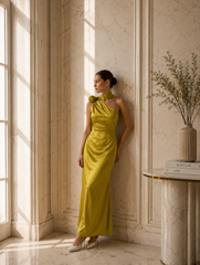 Rochie Fistic midi eleganta din satin pe umar, cu detaliu floral si croiala midi