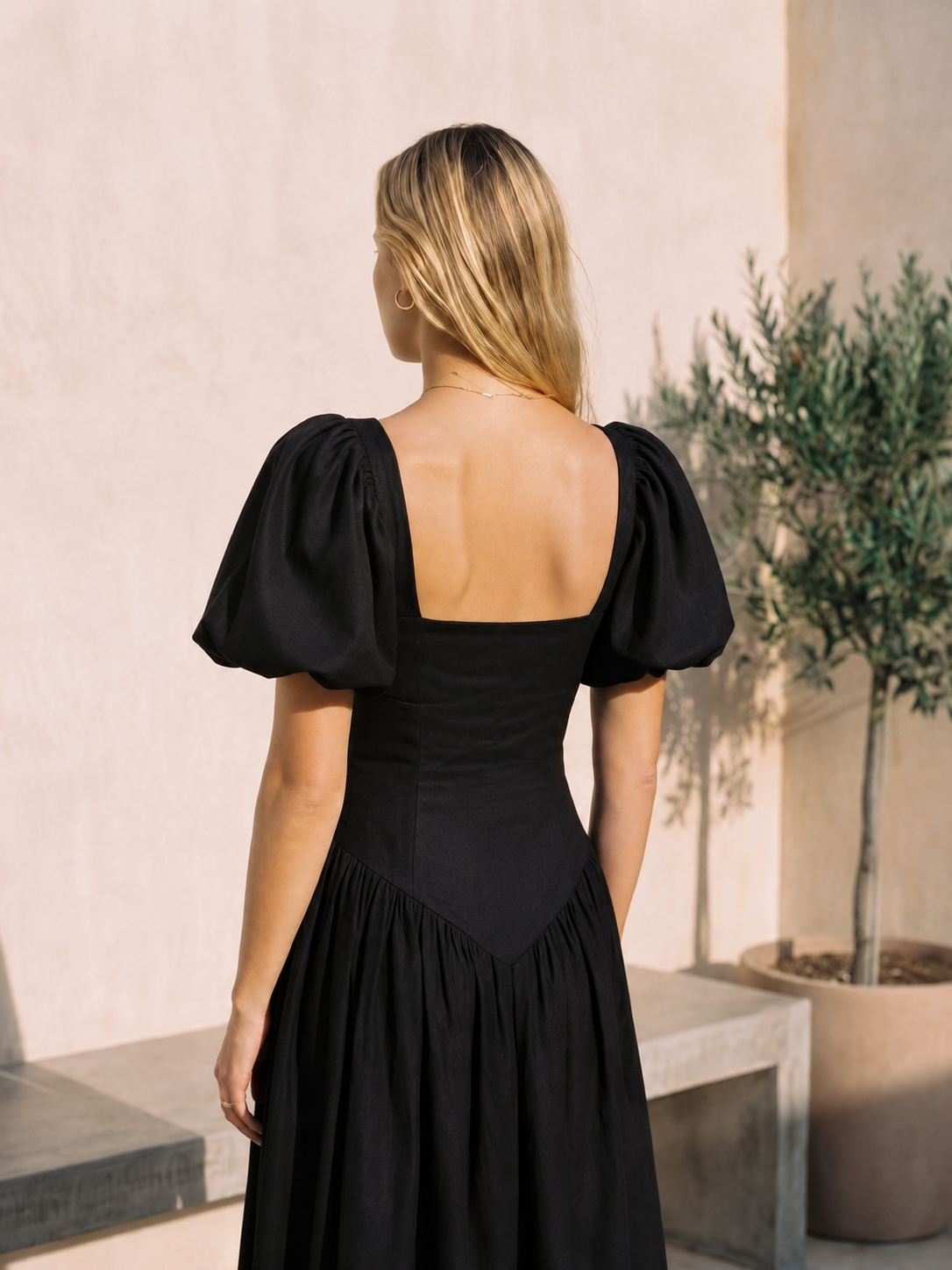 ROCHIE DIN IN MIDI NEAGRA CU MANECA