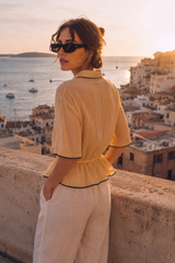 Top elegant cu guler polo caramel