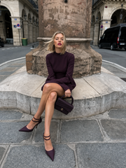 Rochie mini Pruna pudrata din crep elastic, tip kimono, cu guler inalt si maneci evazate
