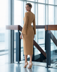 Rochie eleganta midi conica din crep elastic Nude, cu maneci clopot si decolteu rotund
