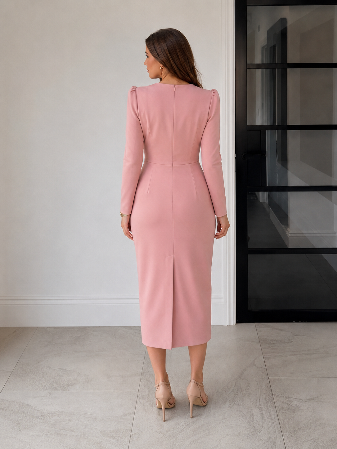Rochie eleganta midi conica din crep elastic Roz Prafuit, cu maneci lungi si crapatura