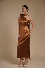 Rochie Bronz midi eleganta din satin pe umar, cu detaliu floral si croiala midi