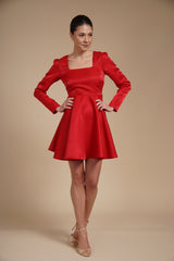 Rochie mini Rosie eleganta din tafta fixa gloss , cu croi tip A, decolteu patrat si maneci lungi