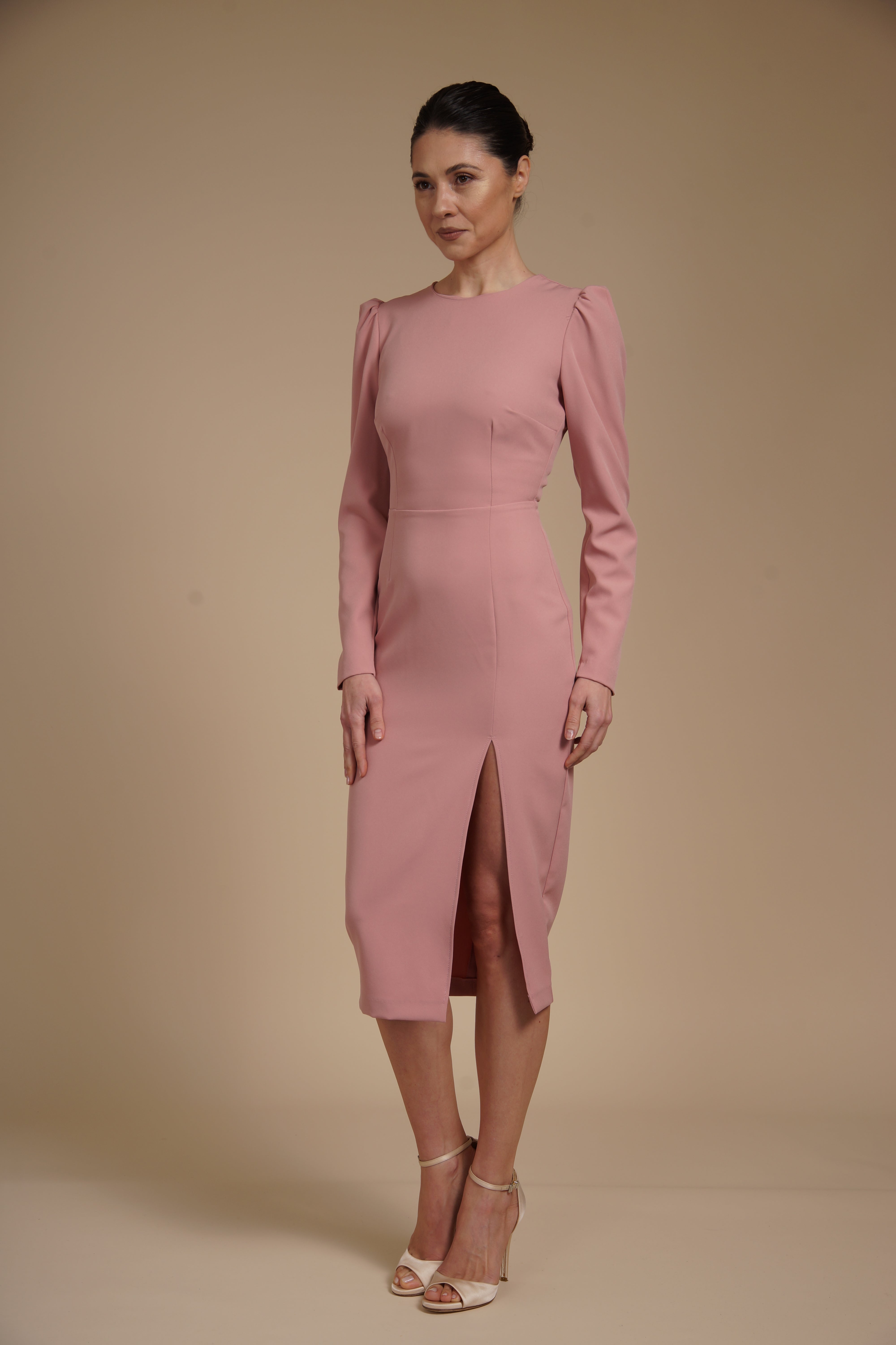 Rochie eleganta midi conica din crep elastic Roz Prafuit, cu maneci lungi si crapatura