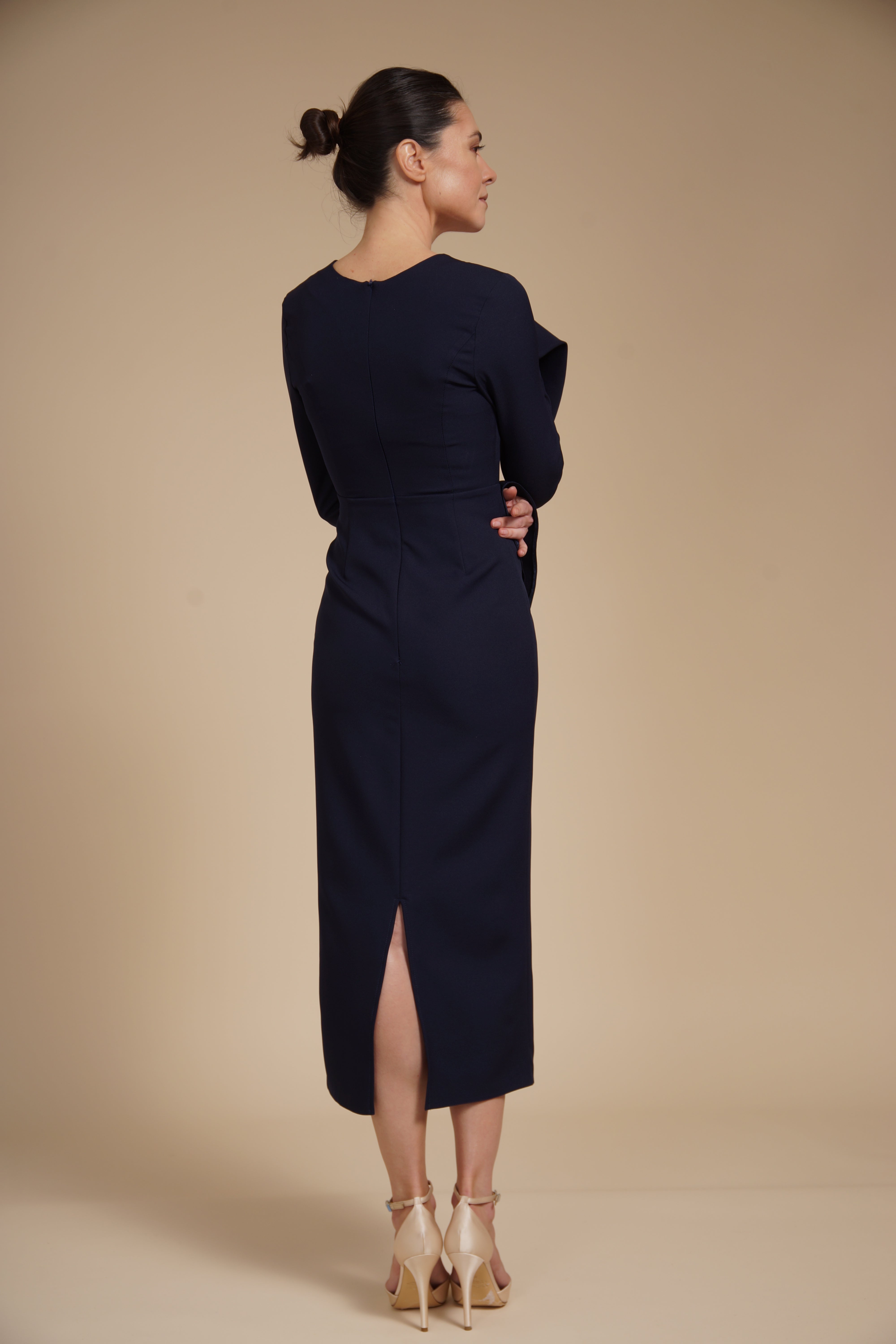 Rochie eleganta midi conica din crep elastic Bleumarin, cu maneci clopot si decolteu rotund