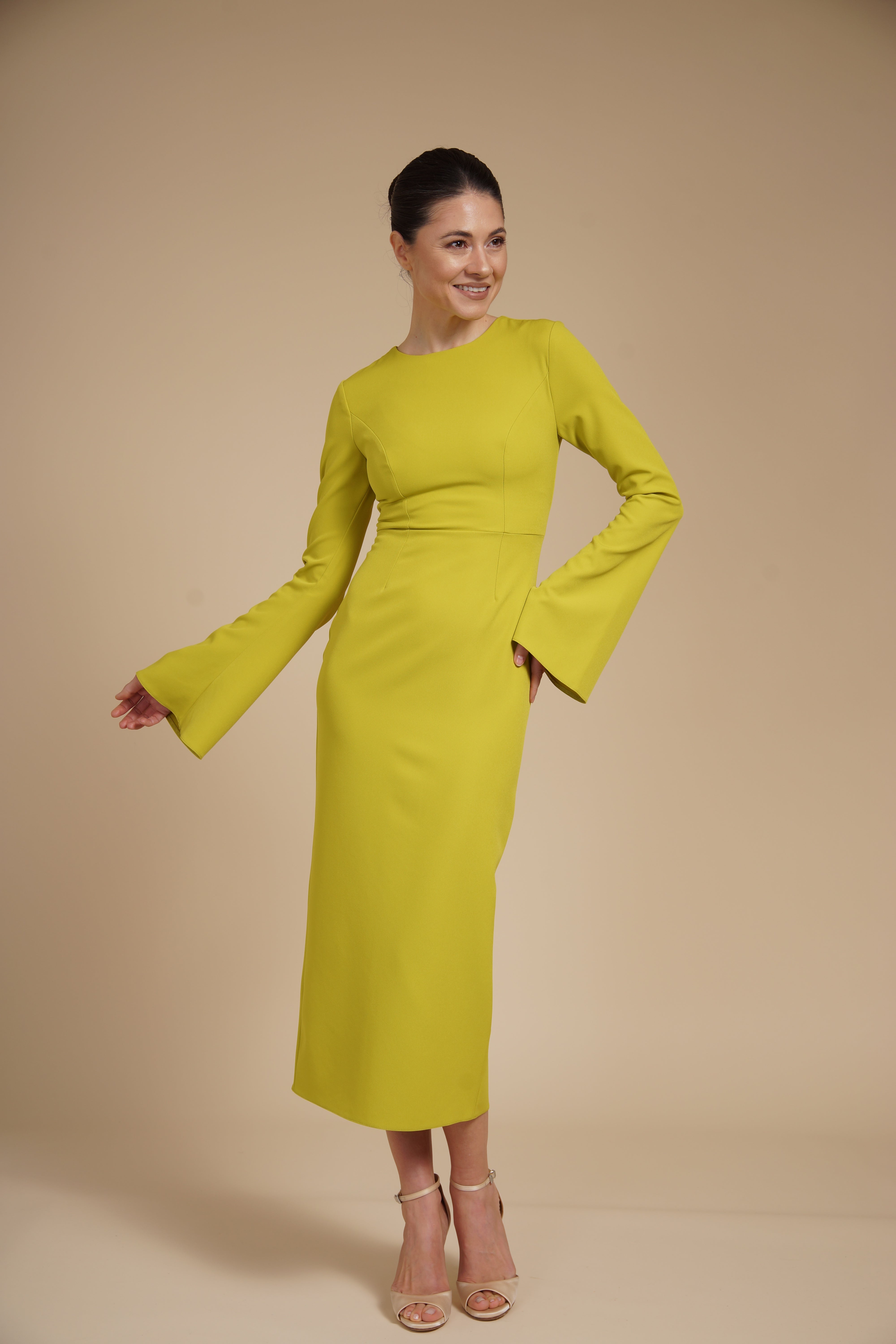 Rochie eleganta midi conica din crep elastic Lime, cu maneci clopot si decolteu rotund