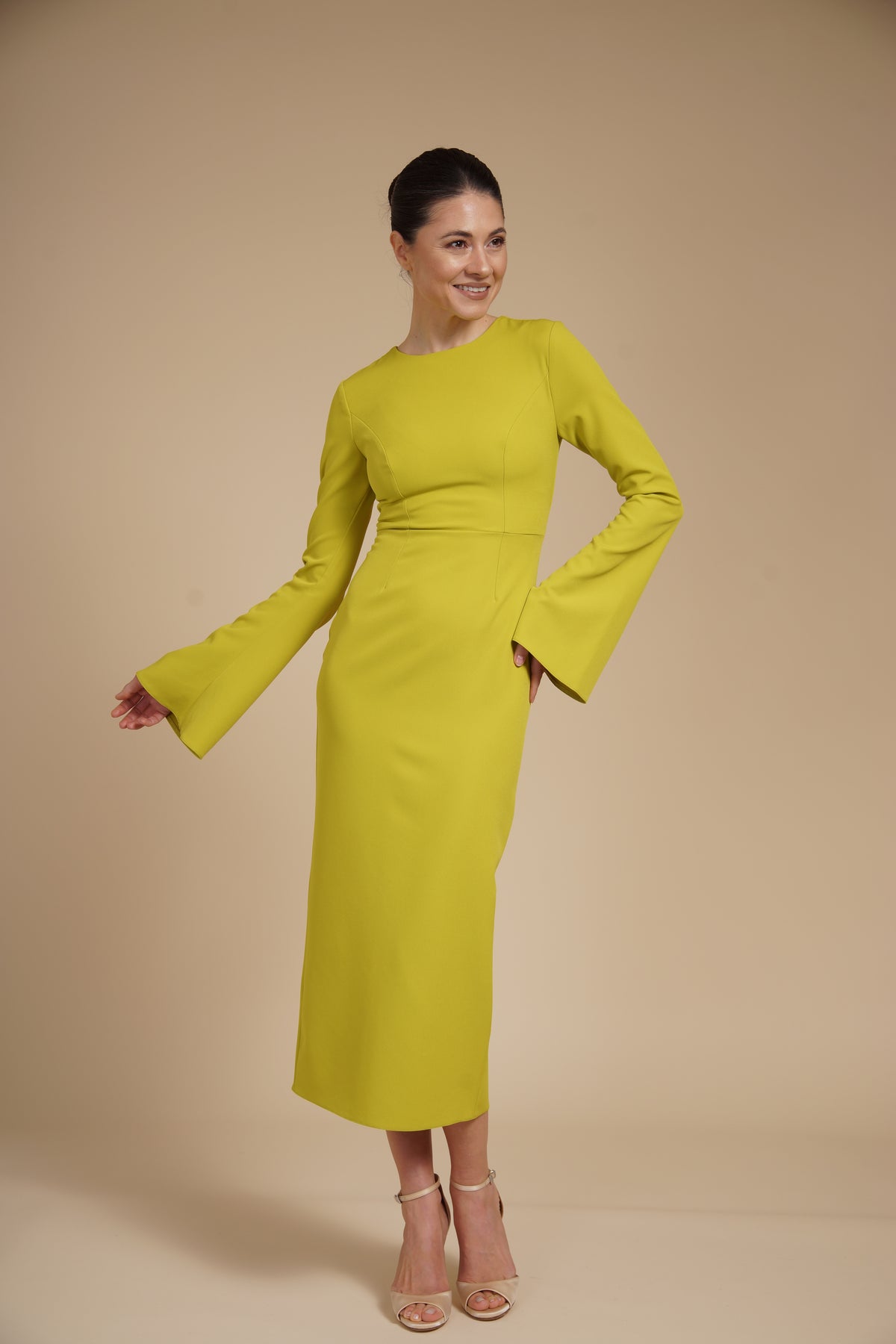 Rochie eleganta midi conica din crep elastic Lime, cu maneci clopot si decolteu rotund