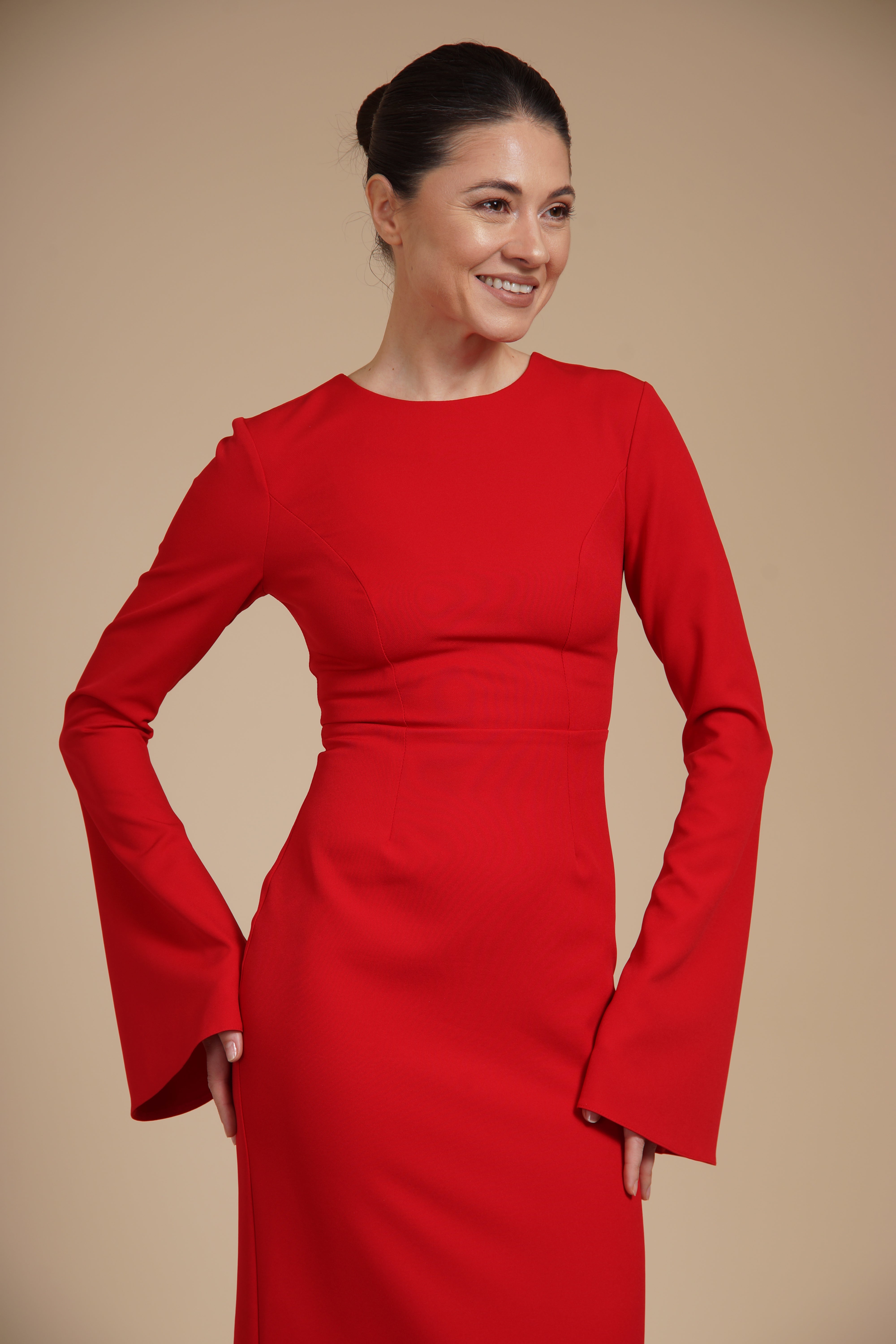 Rochie Rosie eleganta midi conica din crep elastic, cu maneci clopot si decolteu rotund