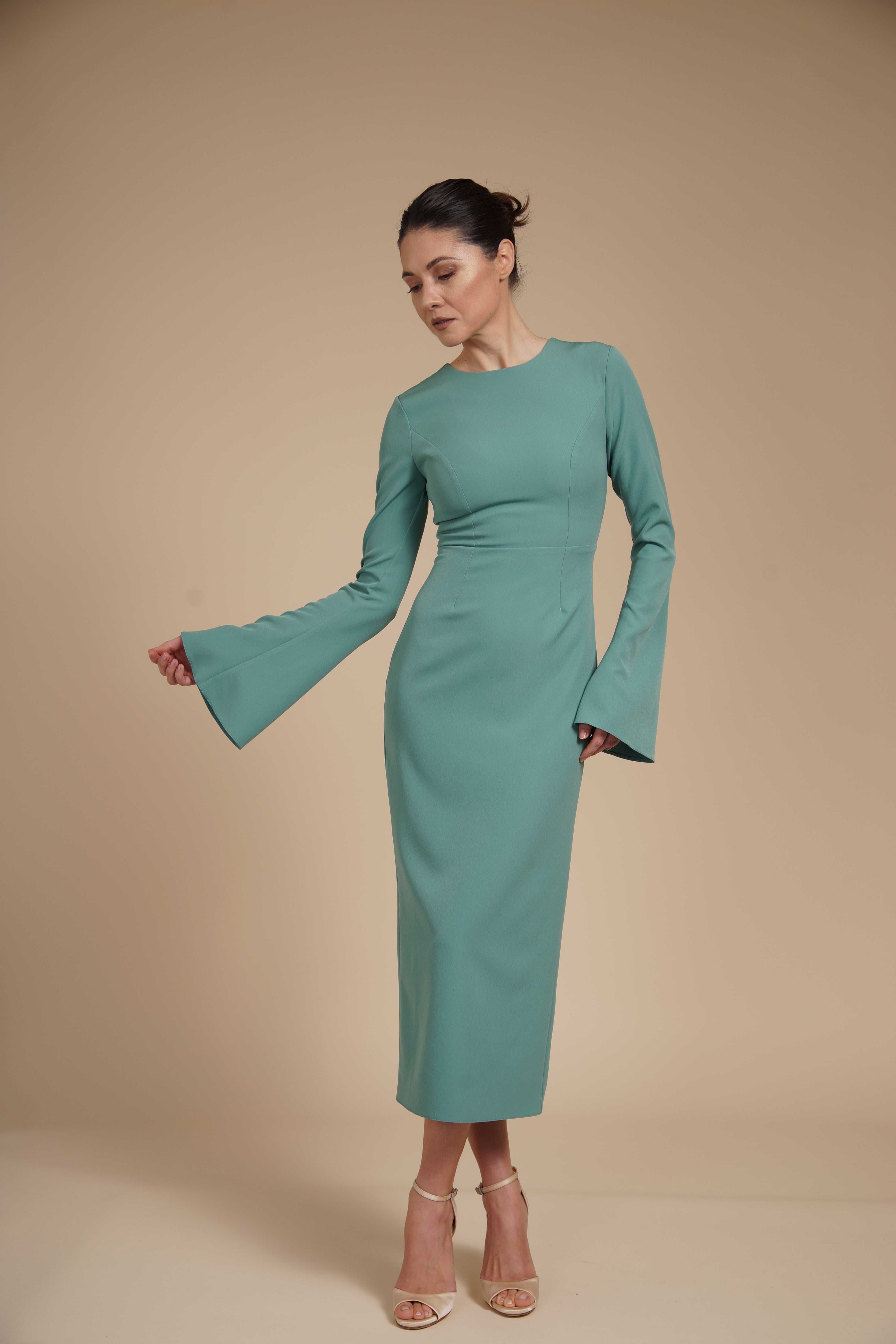 Rochie eleganta midi conica din crep elastic Verde Ou de Rata, cu maneci clopot si decolteu rotund