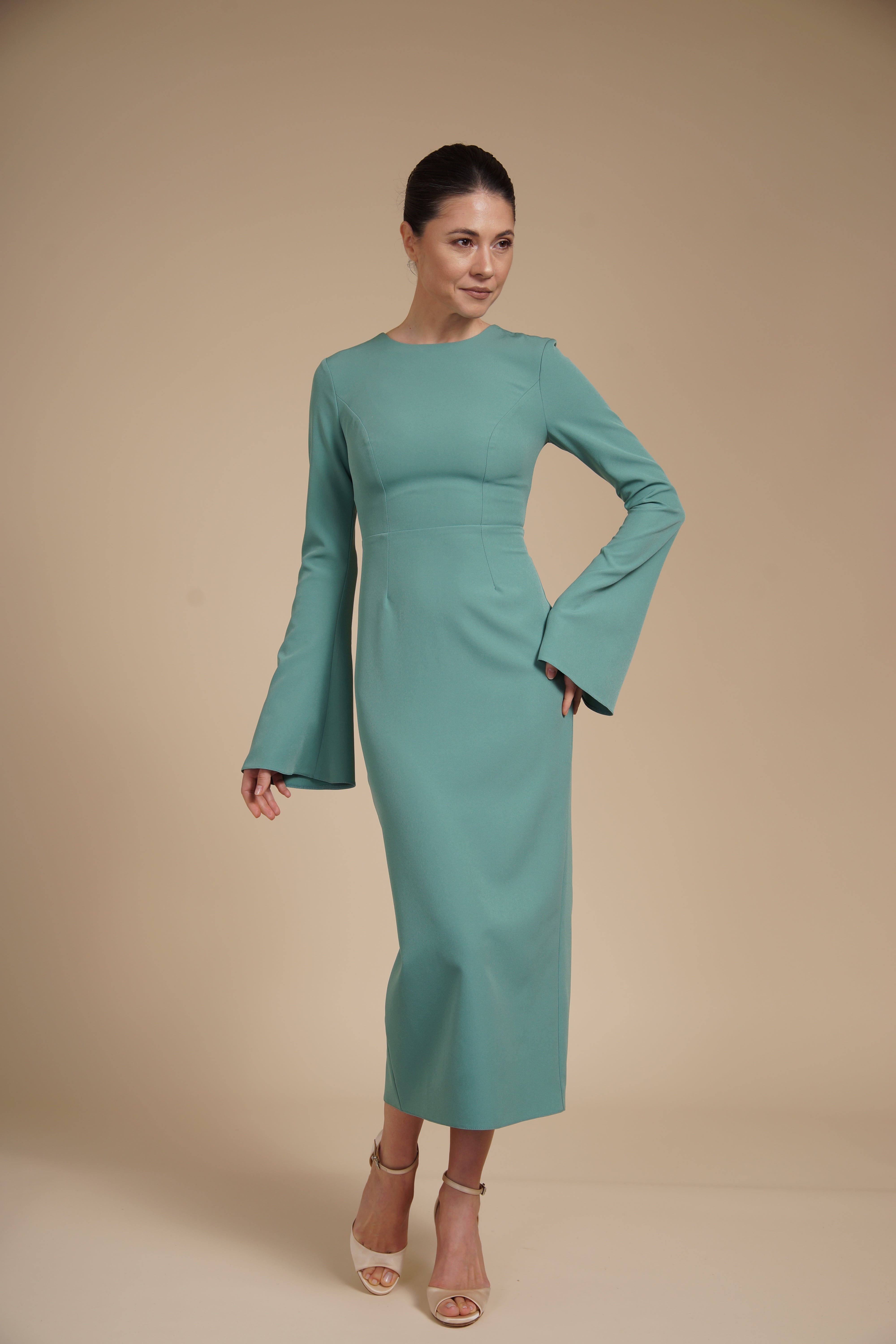 Rochie eleganta midi conica din crep elastic Verde Ou de Rata, cu maneci clopot si decolteu rotund