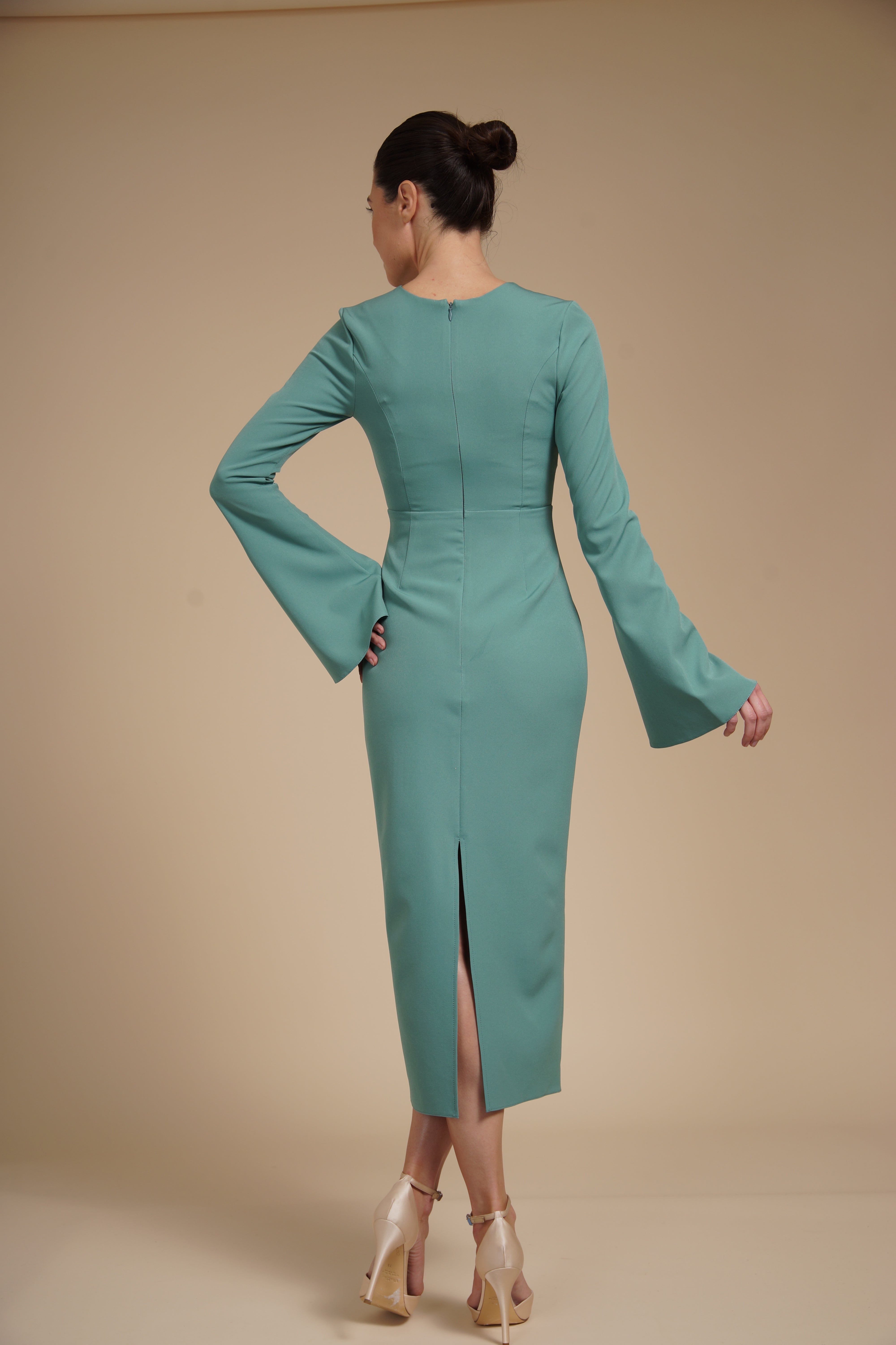 Rochie eleganta midi conica din crep elastic Verde Ou de Rata, cu maneci clopot si decolteu rotund