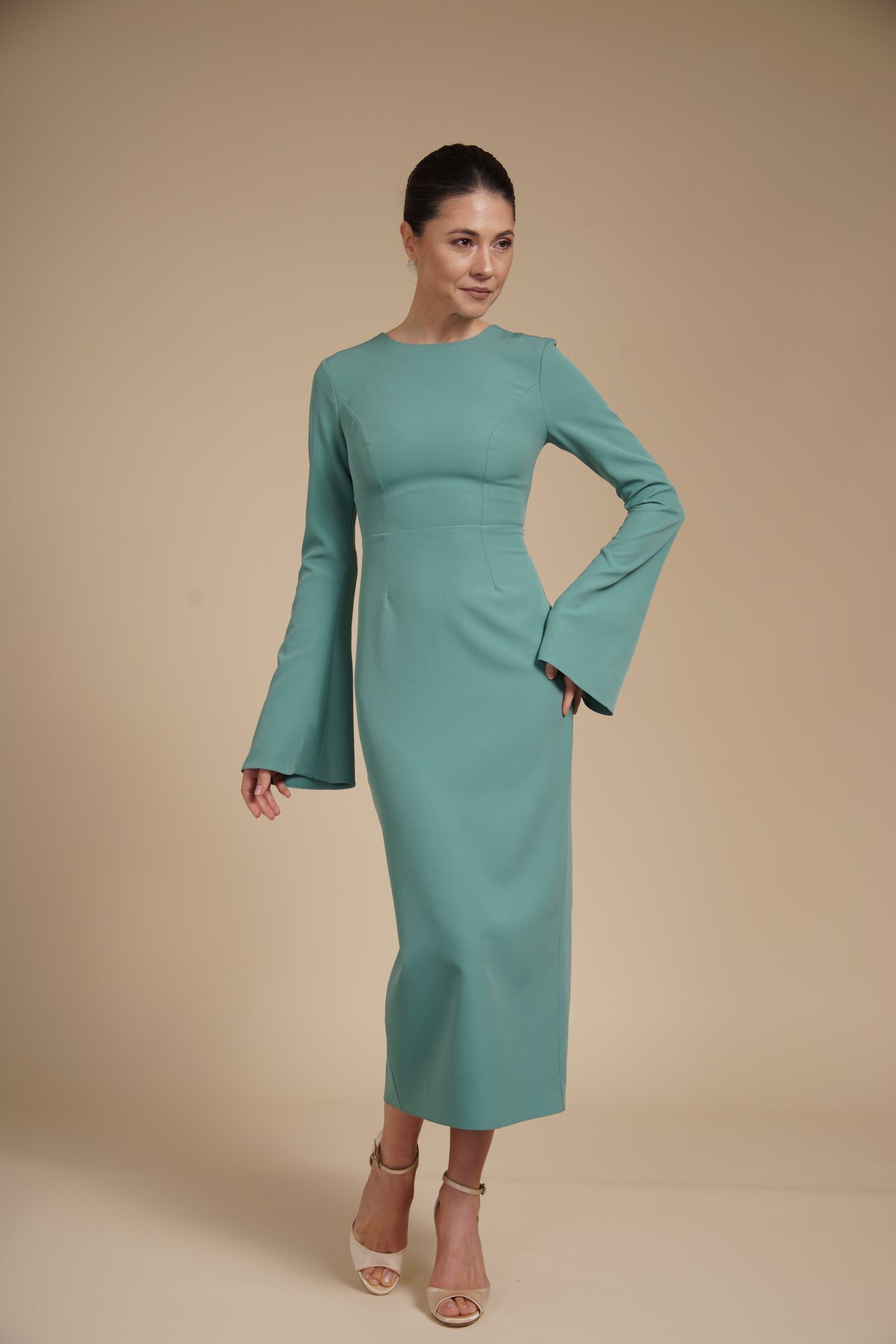 Rochie eleganta midi conica din crep elastic Verde Ou de Rata, cu maneci clopot si decolteu rotund
