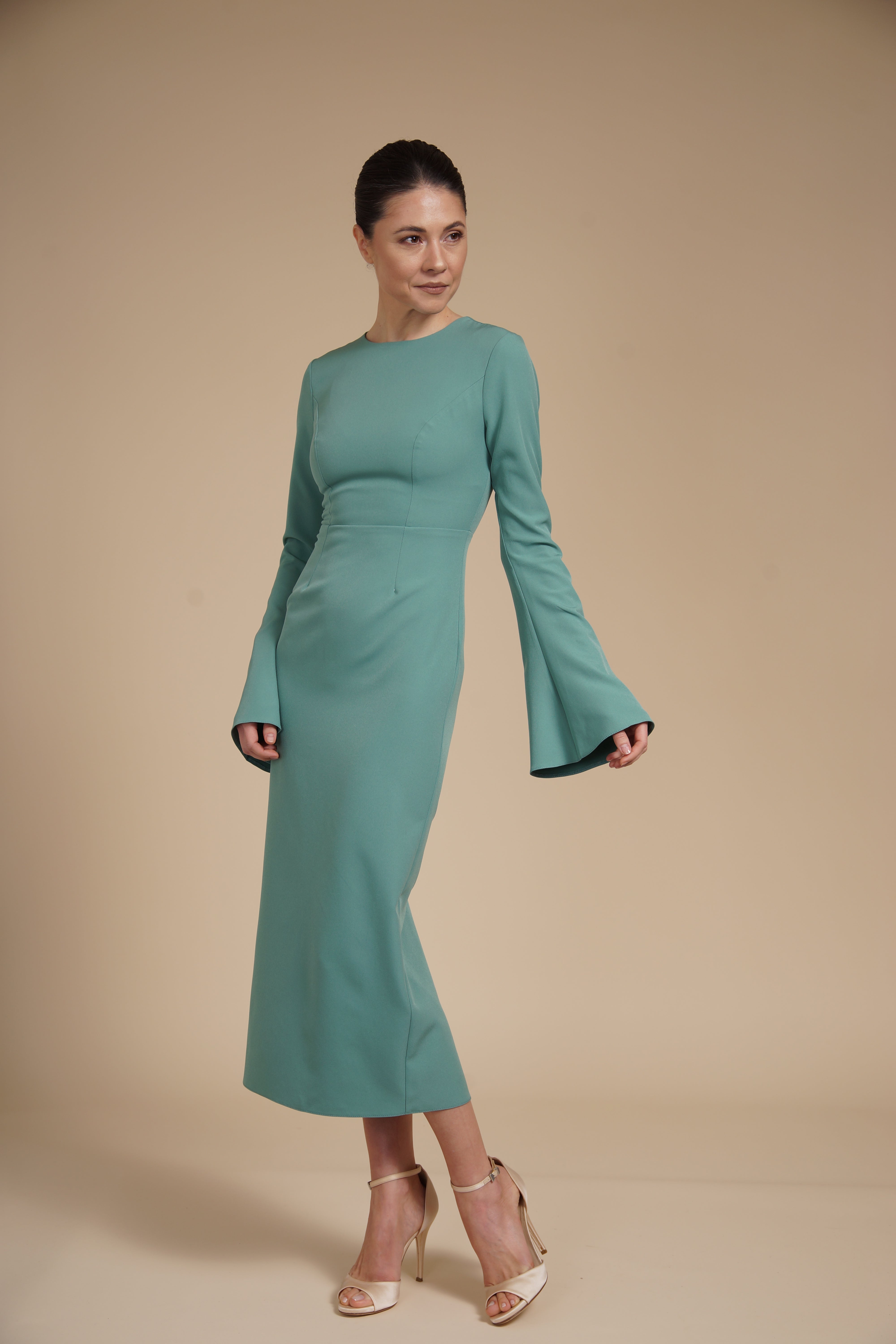 Rochie eleganta midi conica din crep elastic Verde Ou de Rata, cu maneci clopot si decolteu rotund