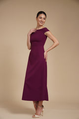 Rochie elegantă midi A-line din crep elastic Burgundy cu decolteu bardot