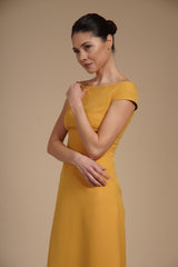 Rochie elegantă midi A-line din crep elastic Mustar cu decolteu bardot