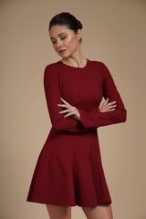 Rochie mini cambrata A-line Bordeaux din crep elastic, cu mâneci lungi