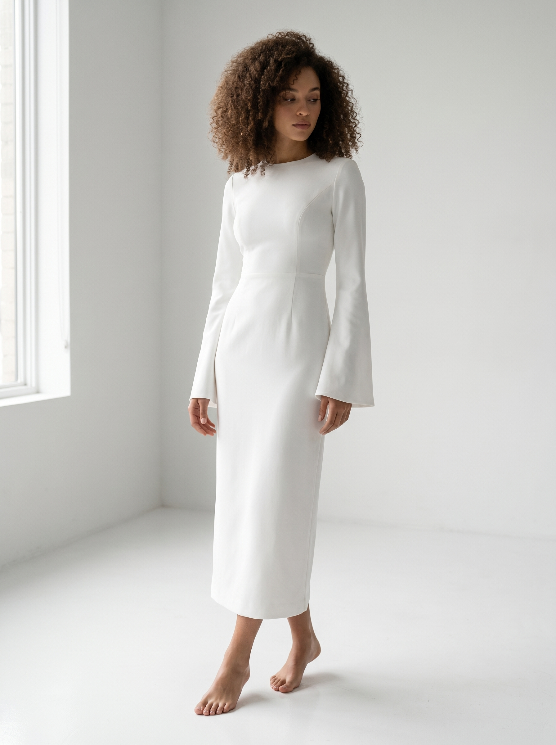 Rochie eleganta midi conica din crep elastic Alb, cu maneci clopot si decolteu rotund